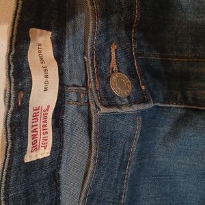 Plus Size XXL Signature by Levi Strauss Medium Blue Jean Shorts